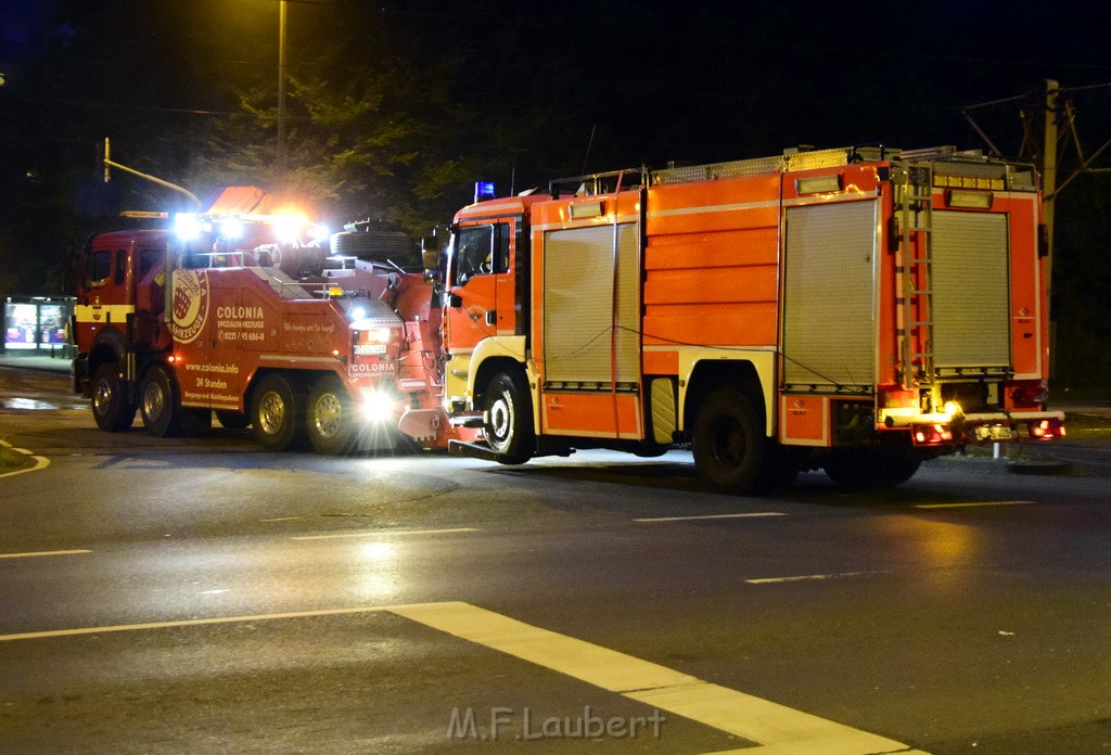 TLF 4 umgestuerzt Koeln Bocklemuend Ollenhauer Ring Militaerringstr P232.JPG - Miklos Laubert